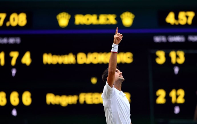 Novak Djokovic celebra el seu triomf a Wimbledon 2019