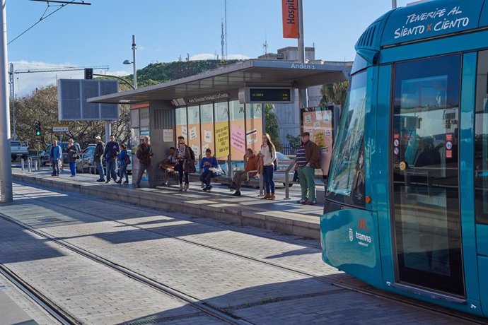 El tranvía de Tenerife, en una parada