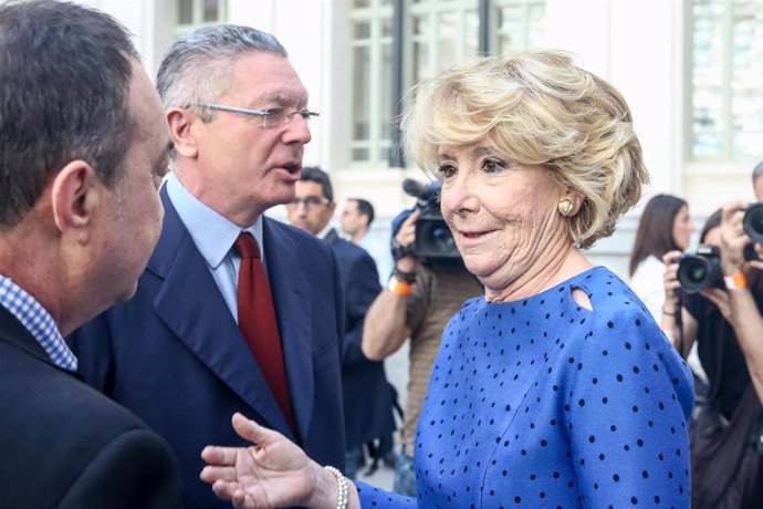 Imagen de archivo de la expresidenta de la Comunidad de Madrid, Esperanza Aguirre, con el expresidente y alcalde de la capital, Alberto Ruiz Gallardón.
