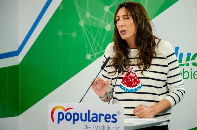 La secretaria general del PP-A, Loles López, en rueda de prensa