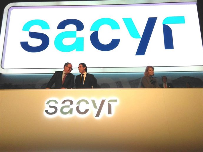 El presidente de Sacyr, Mauel Manrique, y el consejero Demetrio Carceller en la junta de accionistas de la compañía en 2019.