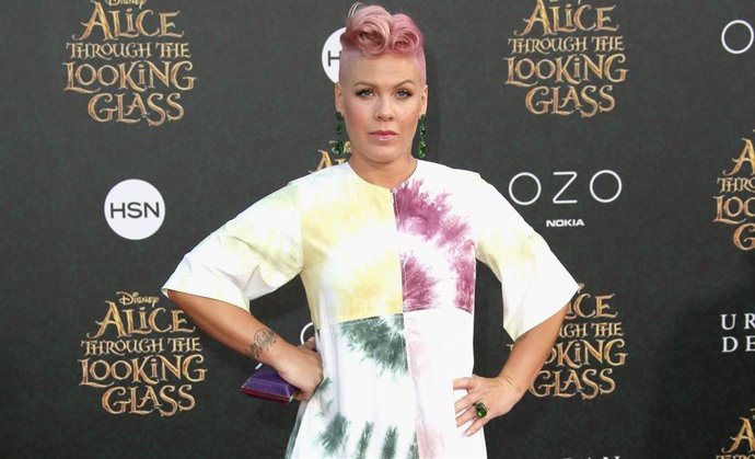 Pink en la premiere de 'Alicia a través del espejo'