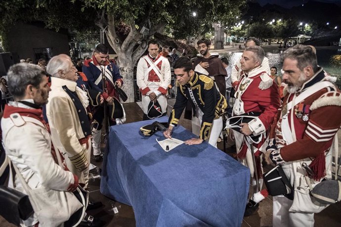 Firma de la capitulación en la 'Gesta del 25 de Julio', en Santa Cruz de Tenerife