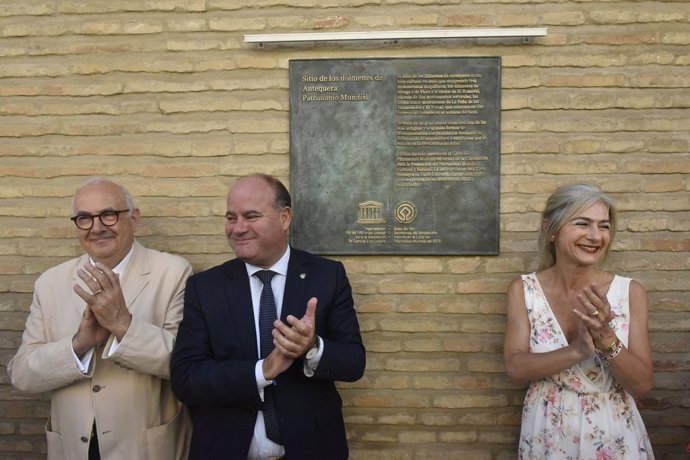 La consejera de Cultura, Patricia del Pozo, y el alcalde de Antequera (Málaga), Manuel Barón