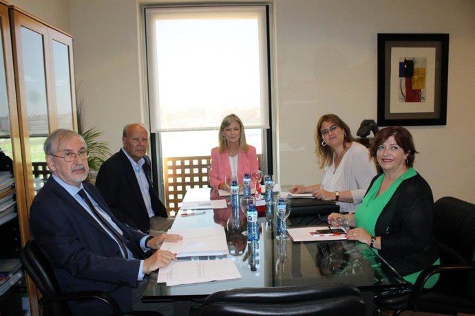 Reunión de la consellera Gabriela Bravo con la AVL
