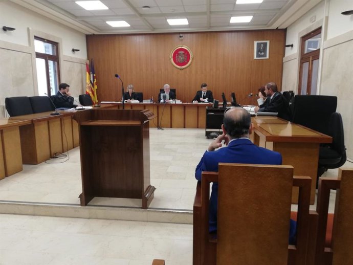 Un empresari, jutjat a l'Audincia per quedar-se una indemnització a esquenes dels seus socis.