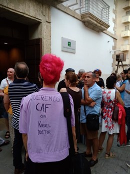 Visitantes del CAF en la inauguración de la exposición de Gerda Taro y Robert Capa