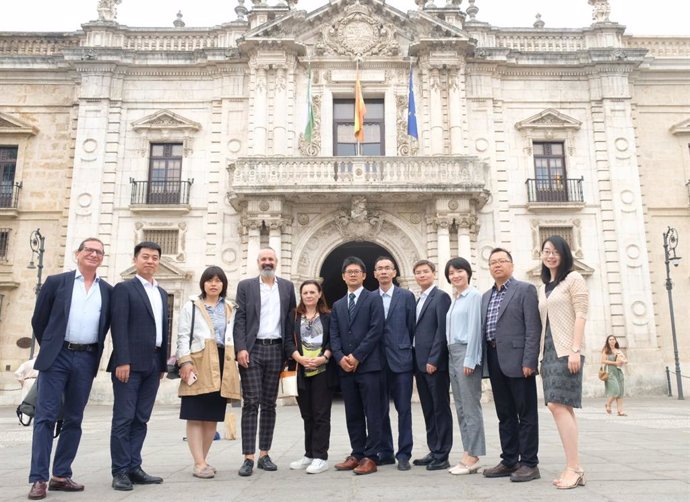Una delegación de la 'East China University of Science and Technology' (ECUST) visita la Universidad de Sevilla