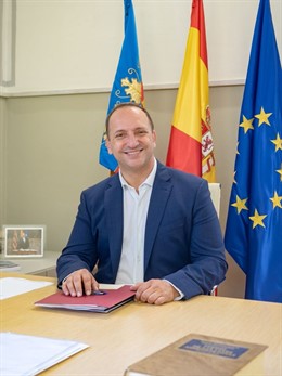 Rubén Martínez Dalmau en el seu despatx