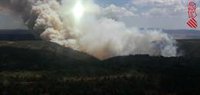 El incendio de Beneixama obliga a activar la UME y a pedir medios de Guadalajara, Zaragoza y Cuenca