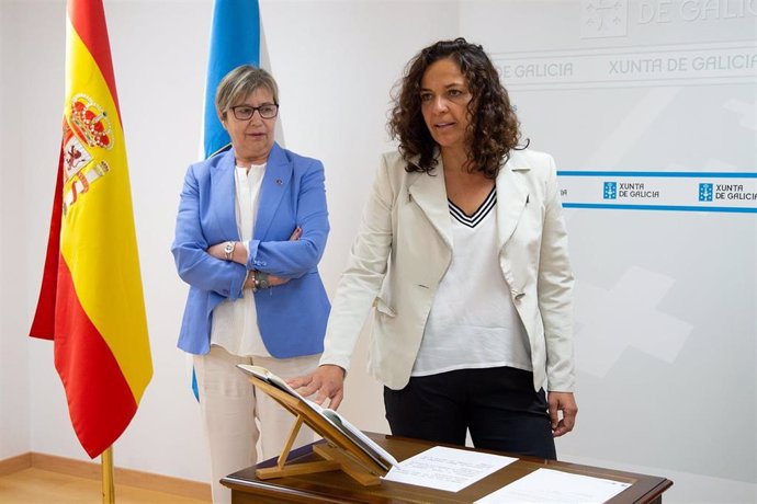 La conselleira do Mar, Rosa Quintana, preside la toma de posesión de la nueva presidenta de Portos de Galicia, Susana Lenguas.