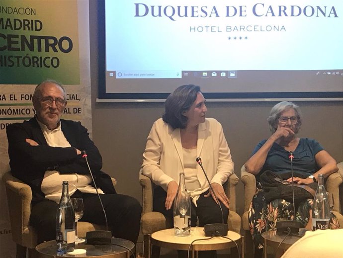 Carlos Soto, Ada Colau y Manuela Carmena
