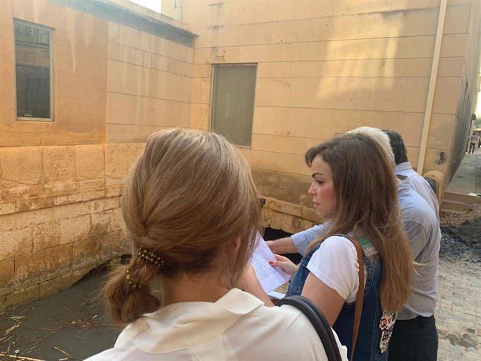 Rebeca Pérez Visita Los Trabajos De Limpieza Del Canal De Los Molinos Del Río Segura