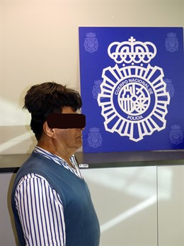 Interceptat en l'Aeroport de Barcelona un home que ocultava cocana en el seu perruquí.