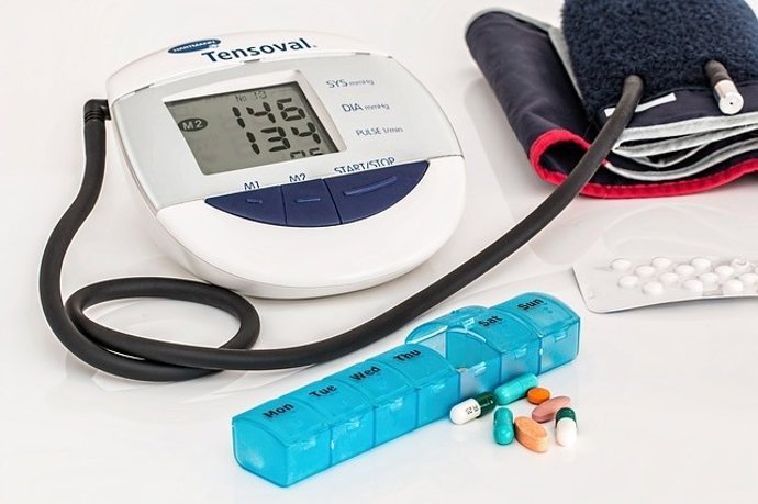 Hipertensión arterial y colesterol alto en adultos jóvenes, vinculados con enfer