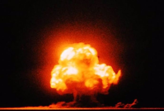 Una de las pocas fotografías en color de la explosión de Trinity.