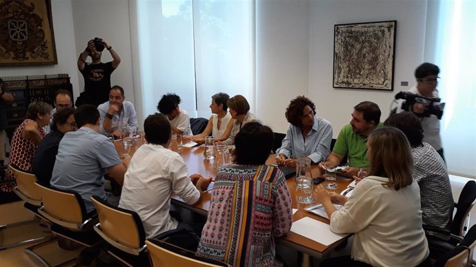 Reunión de representantes del PSN, Geroa Bai, Podemos e I-E para negociar el modelo de Gobierno en Navarra