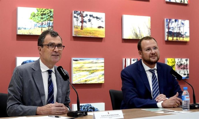 El alcalde de Murcia, José Ballesta, junto al concejal de Desarrollo Urbano y Modernización José Guillén, inauguran la I Jornada del Árbol de Murcia