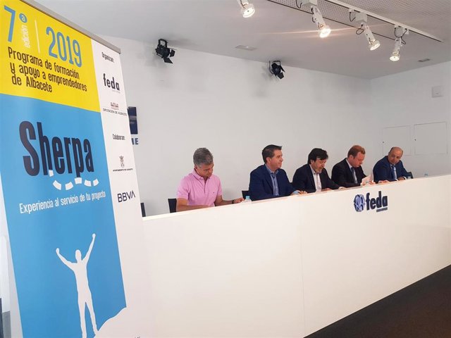 La Confederación de Empresarios de Albacete presenta la VII edición del programa de apoyo a emprendedores 'Sherpa'.