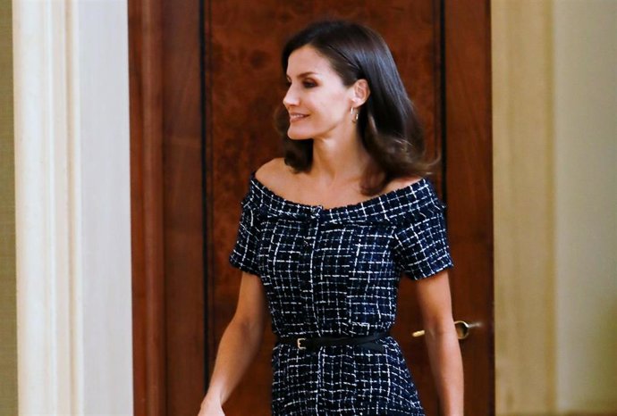 La Reina Letizia con un vestido en tweed de Zara