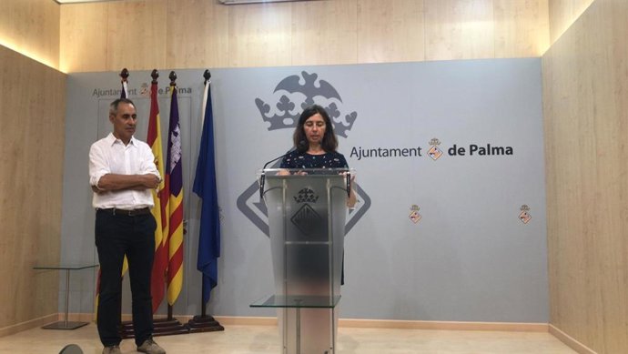La regidora de Model de Ciutat, Vivenda Digna i Sostenibilitat, Neus Truyol, en roda de premsa 