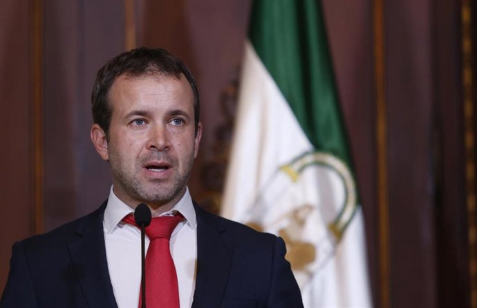 El alcalde de Jaén, Julio Millán, en una imagen de archivo durante su intervención en rueda de prensa tras la reunión con el presidente de la Junta de Andalucía, Juanma Moreno.