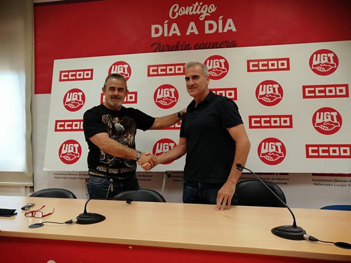 Eugenio Duque, de CCOO, y Alfredo Morales, presidente del comité de empresa de Volkswagen Navarra
