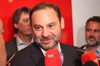 Ábalos cree que la consulta de Podemos es "claramente inducida" y una forma de legitimar una posición "muy inflexible"