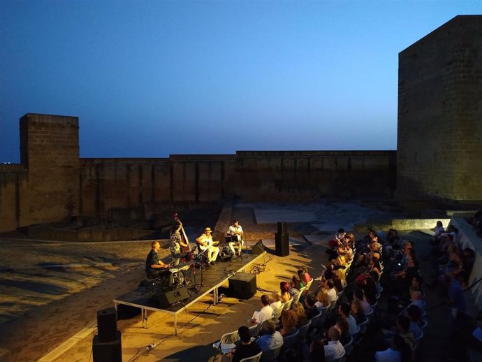 La fortaleza de Alcalá tiene una larga trayectoria como escenario para el teatro y la música. El festival #Noctaíra19 ha colgado el cartel de completo.
