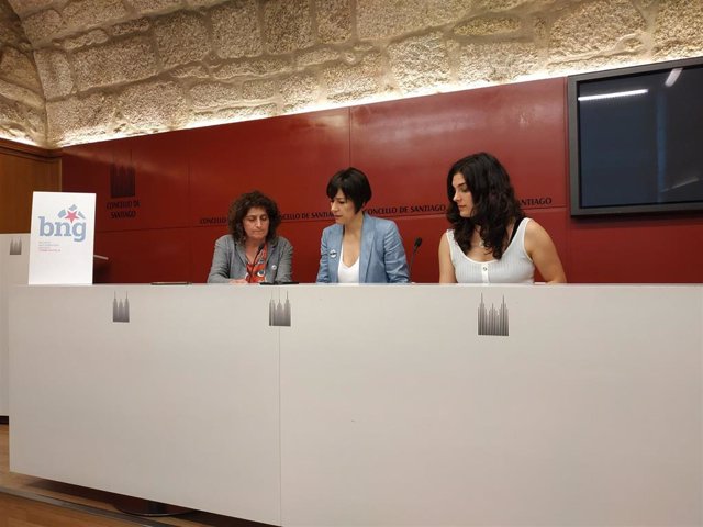 De izquierda a derecha, Goretti Sanmartín, Ana Pontón y Navia Rivas.