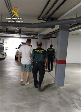 Guardia Civil detiene a un huido de la justicia con tres órdenes de ingreso en prisión