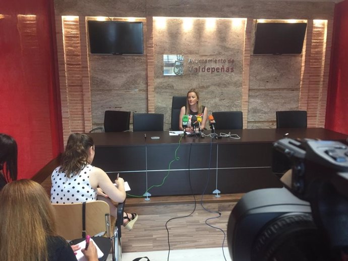 La teniente de alcalde de Festejos de Valdepeñas, Vanessa Irla, presenta las ferias de agosto.