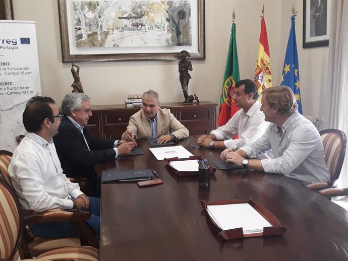 El alcalde de Badajoz, Francisco Javier Fragoso, se reúne con responsables de la Eurociudad