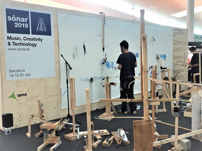 Muestra 'Painting Machines' en el Aeropuerto de Barcelona