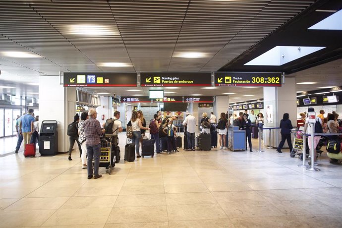 Colas de facturación en el Aeropuerto Adolfo Suárez Madrid-Barajas.