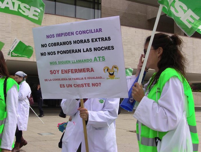 Concentración de SATSE en mayo para exigir mejoras laborales para las enfermeras de Servicios Sociales, en una imagen de archivo.