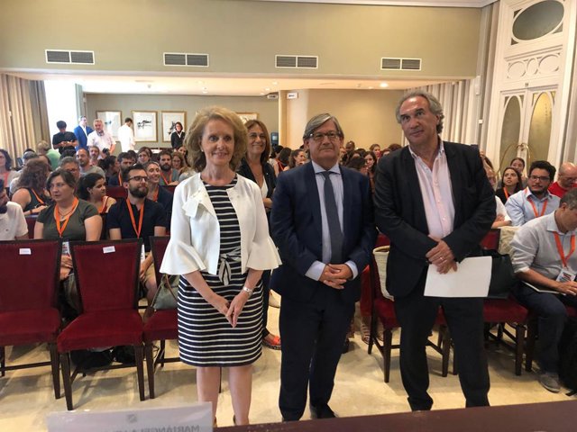 (E-D) La consellera de Cultura de Catalunya, Mariàngels Villalonga, el president del Parlament balear, Vicenç Thomàs,  i el conseller de Educació, Universitat i Recerca del Govern balear, Martí March