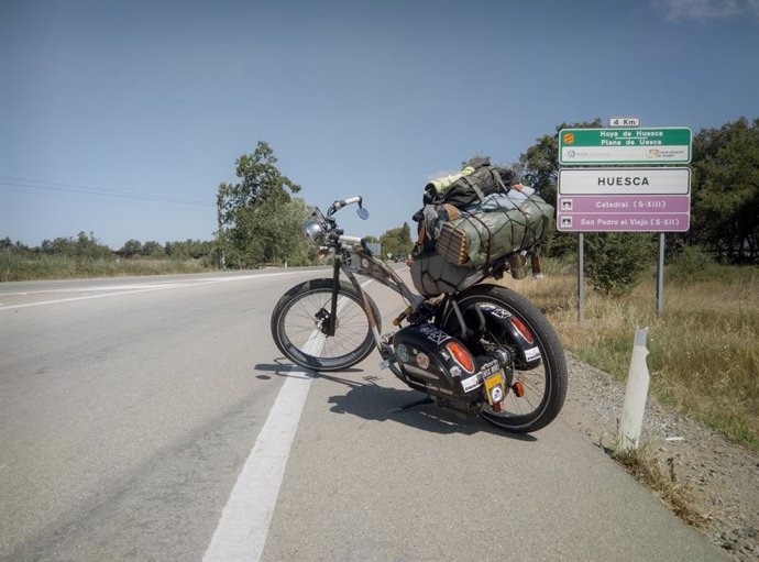 Un paciente con hidrosadenitis viaja 5.000 kilómetros en bicicleta para concienciar sobre la enfermedad.