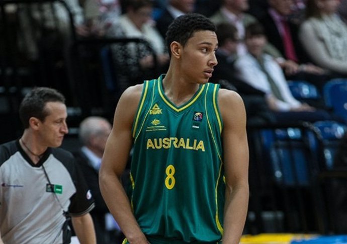 Ben Simmons jugando con Australia