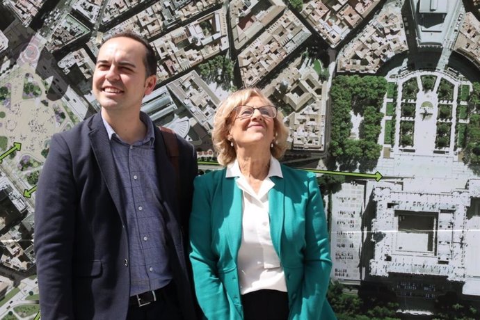 El delegado de Desarrollo Urbano Sostenible, José Manuel Calvo, y la alcaldesa de Madrid, Manuela Carmena