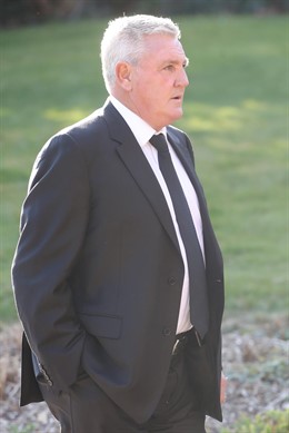 26 February 2019, England, Halifax: Sheffield Wednesday's manager Steve Bruce arrives at Halifax Minster to attend the funeral of Manchester United's former youth team coach Eric Harrison. Photo: Danny Lawson/PA Wire/dpa