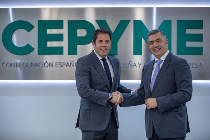 Acuerdo entre el presidente de CEPYME, Gerardo Cuerva y el presidente ejecutivo de Randstad, Rodrigo Martín