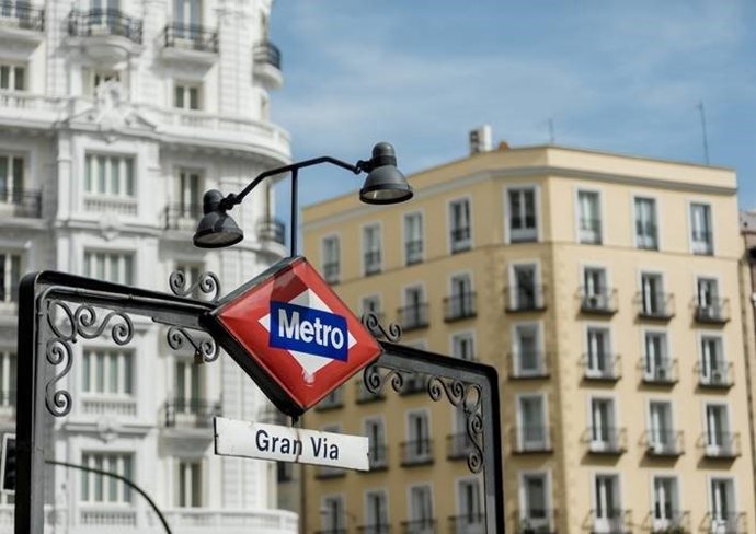 Cartel de la estación de Metro de Gran Vía