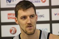 Kuzmic se somete a una operación en la cara y continúa estable en coma inducido