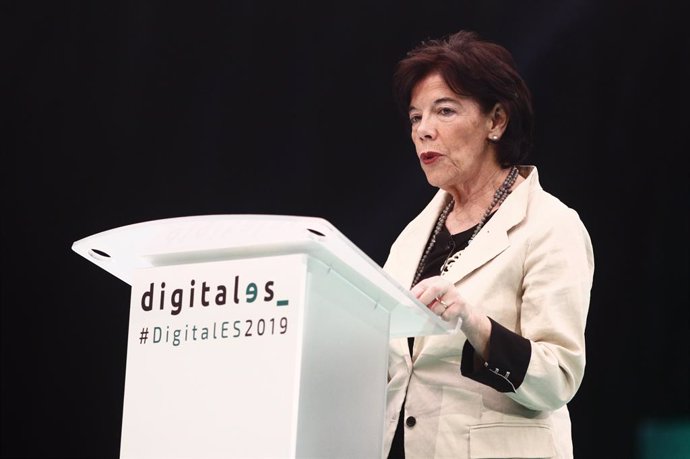La ministra de Educación en funciones y portavoz del Gobierno, Isabel Celaá durante la segunda jornada del  'DigitalES Summit 2019' en Madrid.