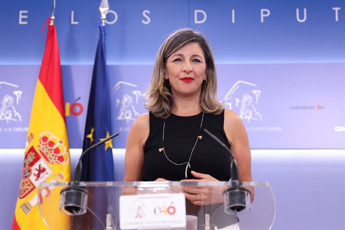 La diputada de En Común Unidas Podemos, Yolanda Díaz Pérez, ofrece una rueda de prensa tras su consulta con el Rey para la propuesta de candidato a la Presidencia del Gobierno.
