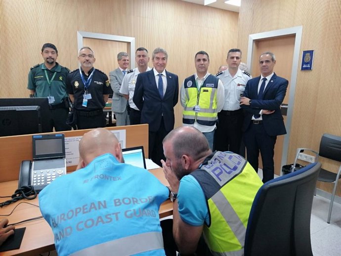 Lucrecio Fernández visita el dispositivo de la Operación Minerva en el puerto de Algeciras