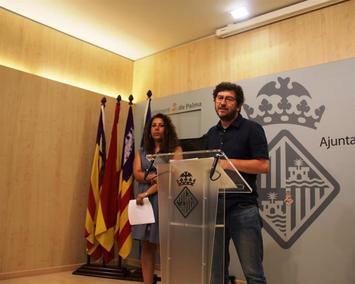 Alberto Jarabo y Angélica Pastor en una rueda de Prensa tras la Junta de Gobierno del Ayuntamiento de Palma
