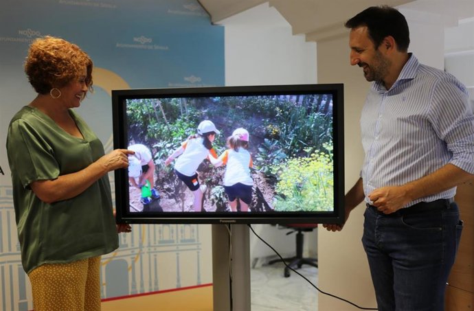 Adela Castaño y Juan Tomás de Aragón, durante la rueda de prensa