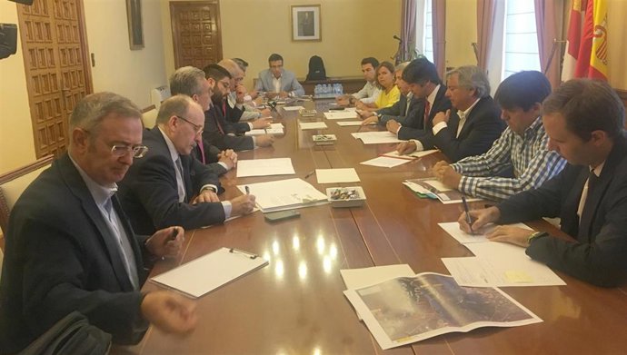Reunión de la Comisión de Seguimiento de las obras del Abastecimiento a Ávila desde el Embalse de las Cogotas.
